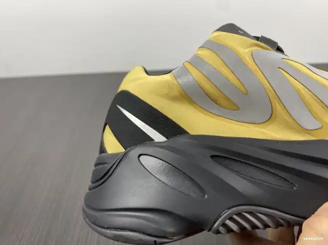 Yeezy GZ0717 Flux' 700 Boost MNVN 'Honey 0504